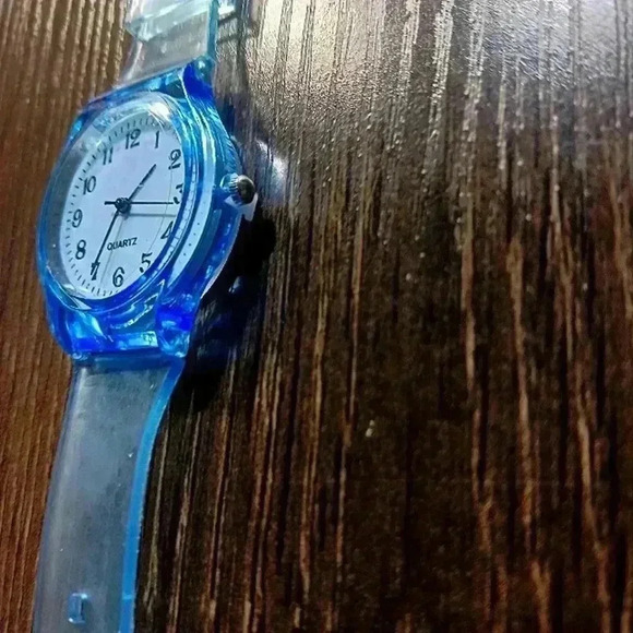 Blue quartz watch - Picture 3 of 6